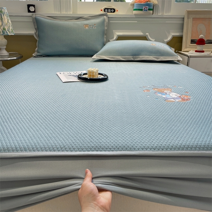 91家纺网 家纺一手货源 找家纺 （总）启程家纺 2025新款凉豆豆复合三明治刺绣款凉席席子-床笠款