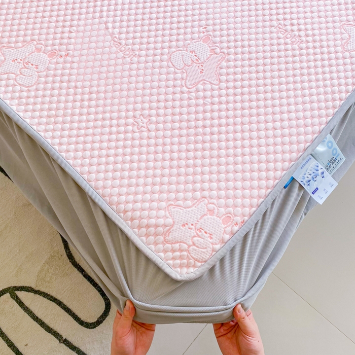 91家纺网 家纺一手货源 找家纺 千朵 2025新款凉感PE冰豆豆提花床笠款凉席 星星兔粉