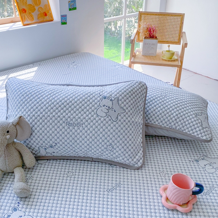 91家纺网 家纺一手货源 找家纺 千朵 2025新款凉感PE冰豆豆提花床笠款凉席 星星兔蓝