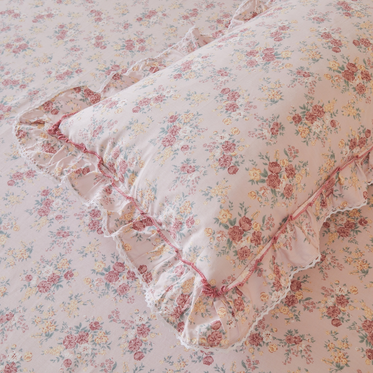 91家纺网 家纺一手货源 找家纺 缦彩 2025新款韩版全棉公主风枕套 缤纷绮梦