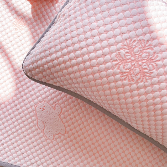 91家纺网 家纺一手货源 找家纺 千朵 2025新款凉感PE冰豆豆提花床笠款凉席 雪花熊粉