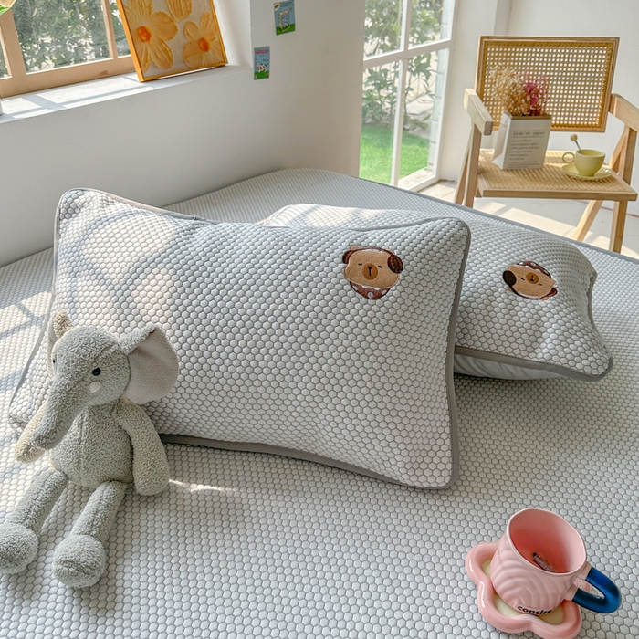 91家纺网 家纺一手货源 找家纺 千朵 2025新款冰豆豆绣花凉席 卡宝