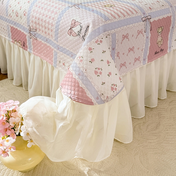 91家纺网 家纺一手货源 找家纺 金盛皇朝家纺 2025夏季新款冰丝凉豆豆床盖凉席 糖熊仔仔