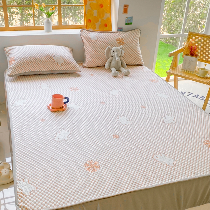 91家纺网 家纺一手货源 找家纺 千朵 2025新款凉感PE冰豆豆提花床笠款凉席 雪花熊咖