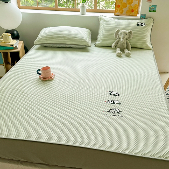 91家纺网 家纺一手货源 找家纺 千朵 2025新款冰豆豆绣花凉席 熊猫