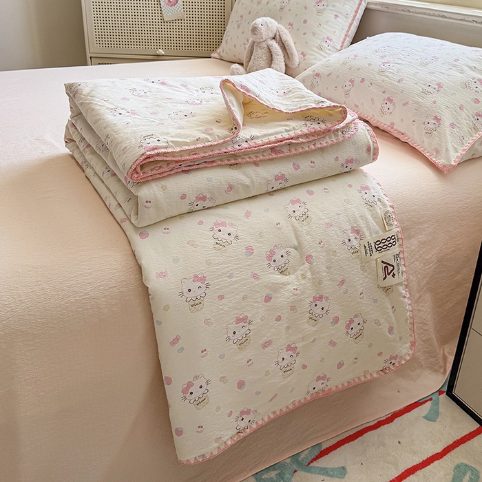 91家纺网 家纺一手货源 找家纺 晚爱家纺（原晚安家居）  2025新款A类母婴级云感双层纱三角针夏被贝壳边夏凉被春夏贝壳绣【可提供买家秀】 粉色KT猫