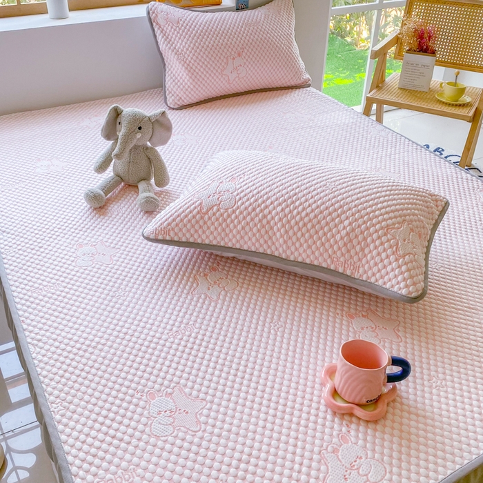 91家纺网 家纺一手货源 找家纺 千朵 2025新款凉感PE冰豆豆提花床笠款凉席 星星兔粉