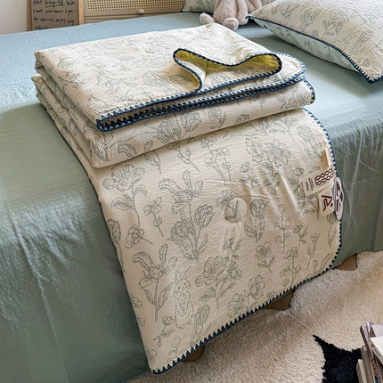 91家纺网 家纺一手货源 找家纺 （总）晚爱家纺（原晚安家居）  2025新款A类母婴级云感双层纱三角针夏被贝壳边夏凉被春夏贝壳绣【可提供买家秀】