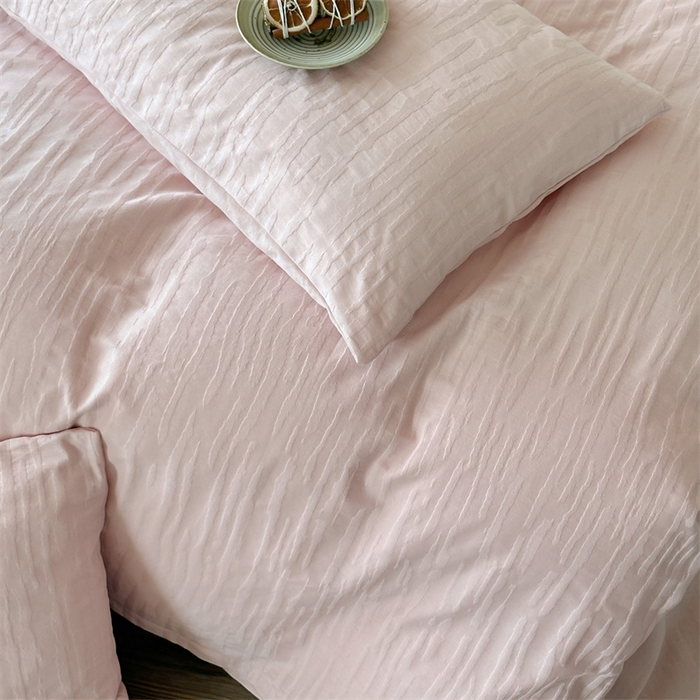 91家纺网 家纺一手货源 找家纺 梦享生活家居 2025新款色织三层提花人字纹面料四件套-青春系列恋青春粉