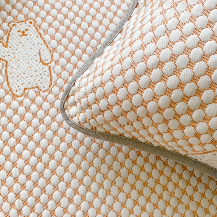 91家纺网 家纺一手货源 找家纺 千朵 2025新款凉感PE冰豆豆提花床笠款凉席 雪花熊咖