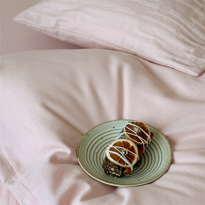 91家纺网 家纺一手货源 找家纺 梦享生活家居 2025新款色织三层提花人字纹面料四件套-青春系列恋青春粉