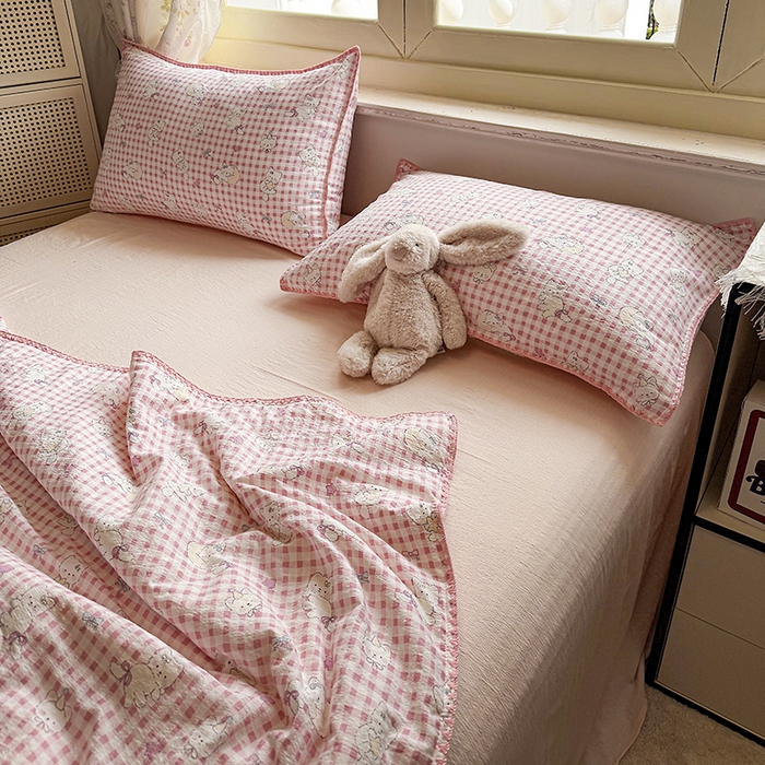 91家纺网 家纺一手货源 找家纺 晚爱家纺（原晚安家居）  2025新款A类母婴级云感双层纱三角针夏被贝壳边夏凉被春夏贝壳绣【可提供买家秀】 猫咪晚宴