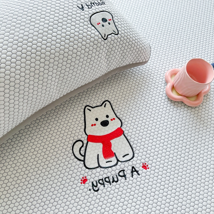 91家纺网 家纺一手货源 找家纺 千朵 2025新款冰豆豆绣花凉席 围巾狗