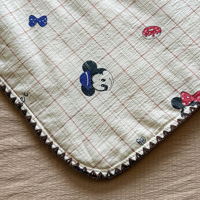 91家纺网 家纺一手货源 找家纺 晚爱家纺（原晚安家居）  2025新款A类母婴级云感双层纱三角针夏被贝壳边夏凉被春夏贝壳绣【可提供买家秀】 格子米奇