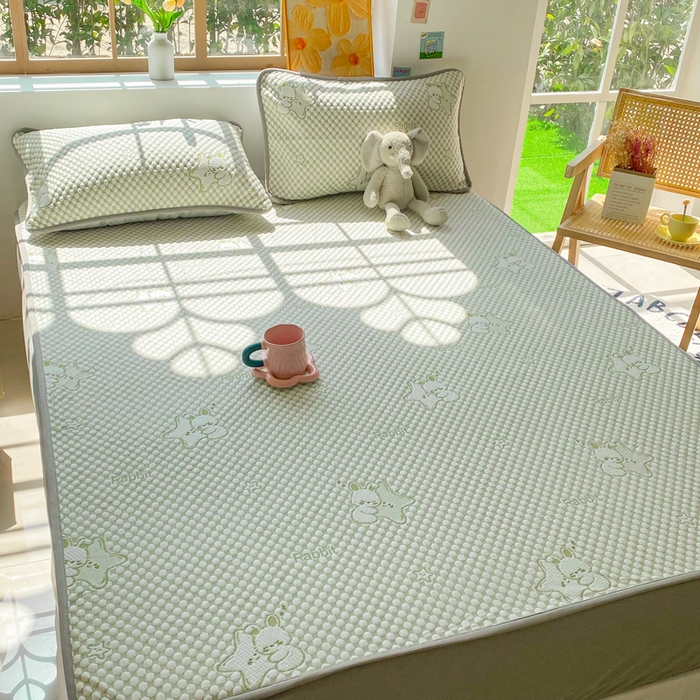 91家纺网 家纺一手货源 找家纺 千朵 2025新款凉感PE冰豆豆提花床笠款凉席 星星兔绿