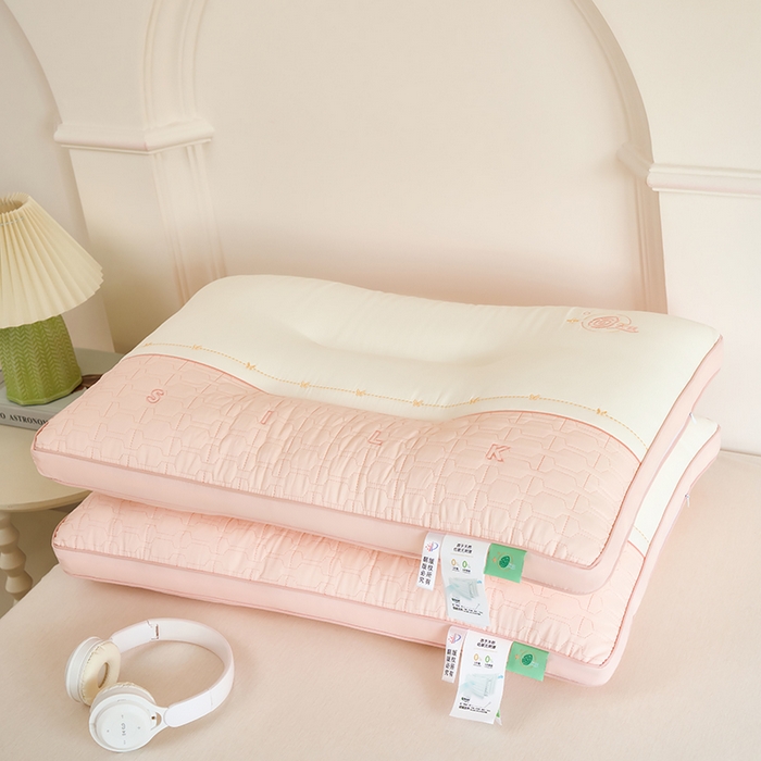 91家纺网 家纺一手货源 找家纺 （总）幸运草 2025新款天丝莱赛尔纤维枕头 立体定型羽丝绒护颈椎枕芯