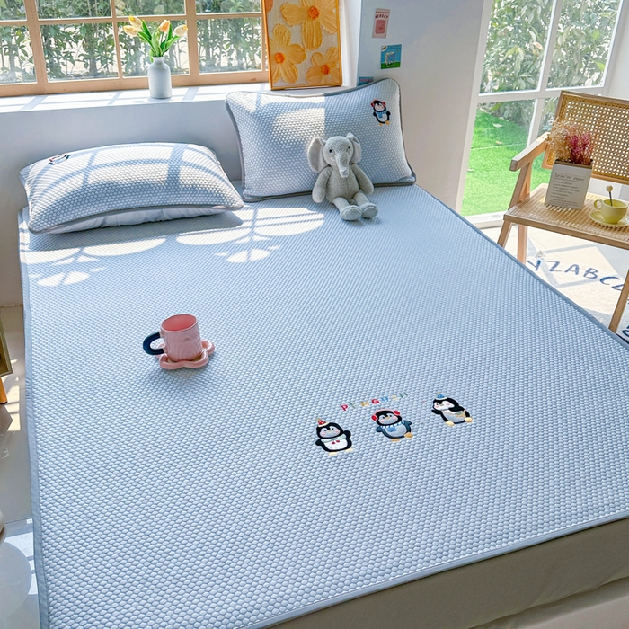 91家纺网 家纺一手货源 找家纺 千朵 2025新款冰豆豆绣花凉席 企鹅