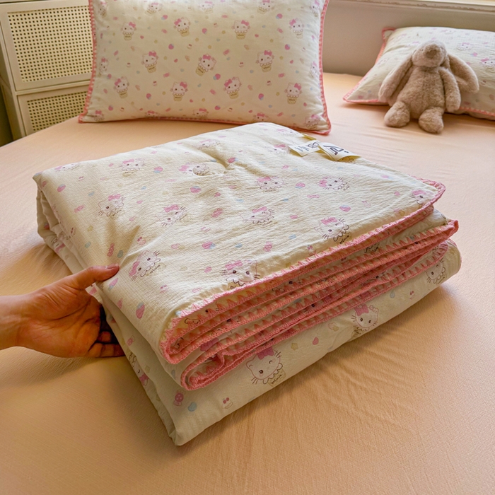 91家纺网 家纺一手货源 找家纺 晚爱家纺（原晚安家居）  2025新款A类母婴级云感双层纱三角针夏被贝壳边夏凉被春夏贝壳绣【可提供买家秀】 粉色KT猫