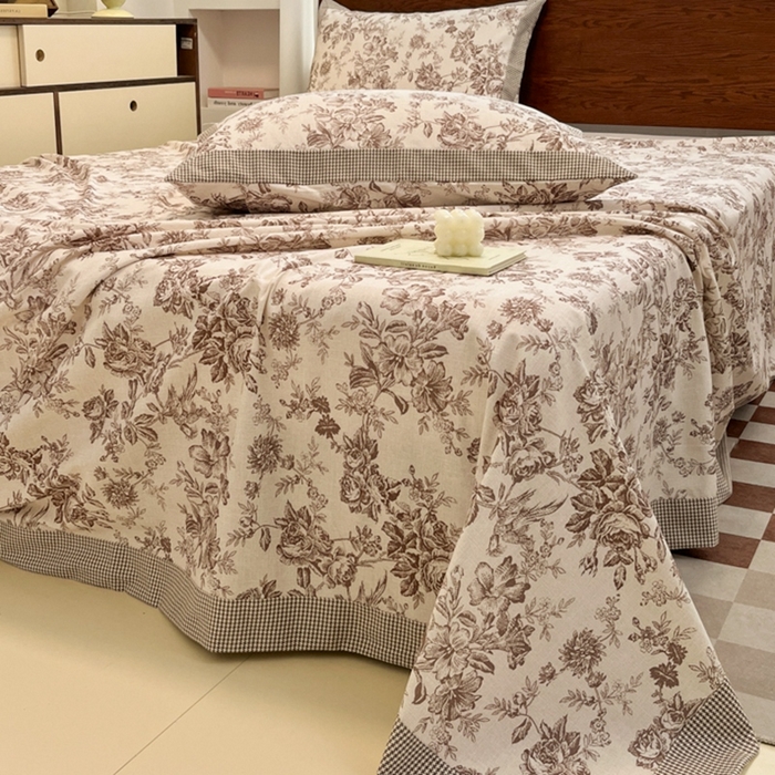 91家纺网 家纺一手货源 找家纺 宜代光年  2025新款全棉老粗布数码印花床单（拼角工艺） 花汀