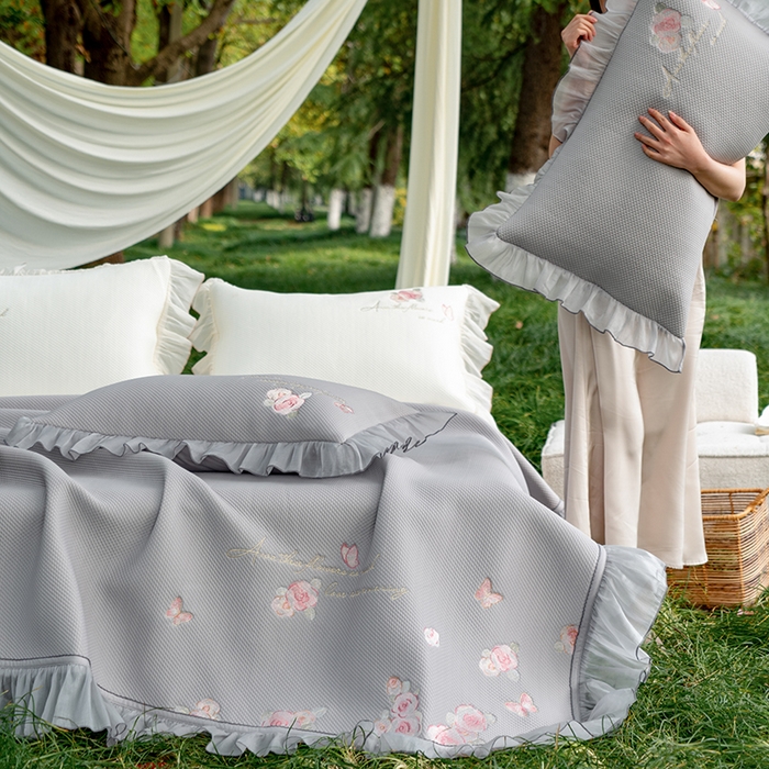 91家纺网 家纺一手货源 找家纺 禾时 2025新款高端A类母婴级加密加厚450g品牌凉感丝啵啵面料床盖三件套夹棉床单 银河灰