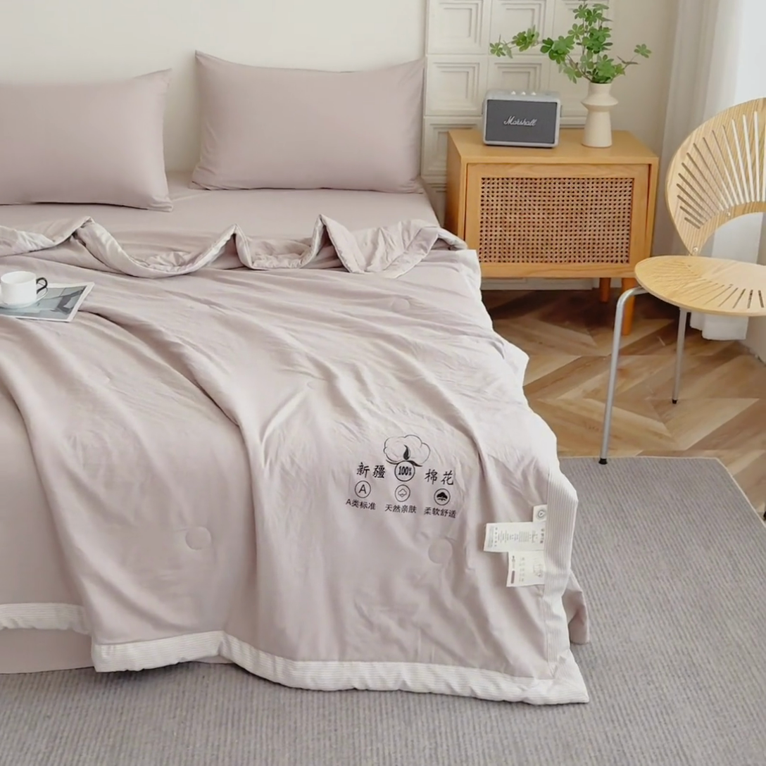 91家纺网 家纺一手货源 找家纺 帕芬鸟家纺 2025新款亲肤棉花夏被 灰咖