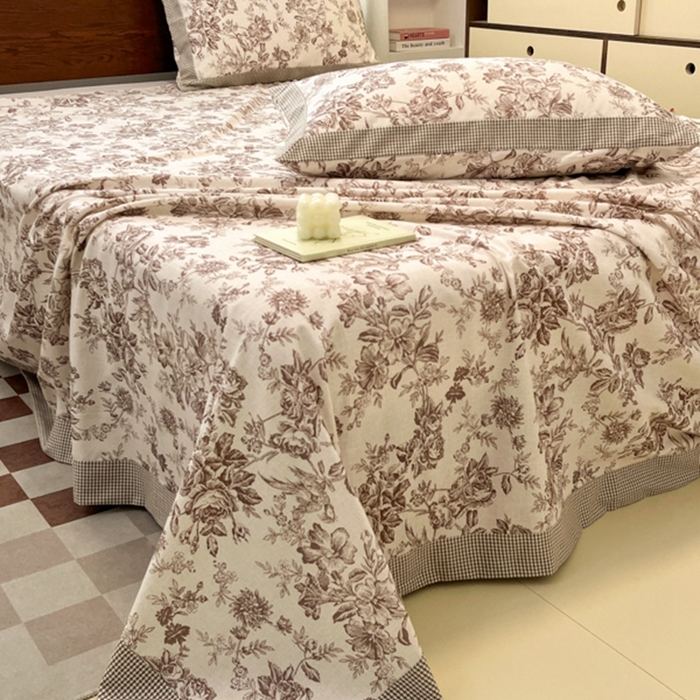 91家纺网 家纺一手货源 找家纺 宜代光年  2025新款全棉老粗布数码印花床单（拼角工艺） 花汀