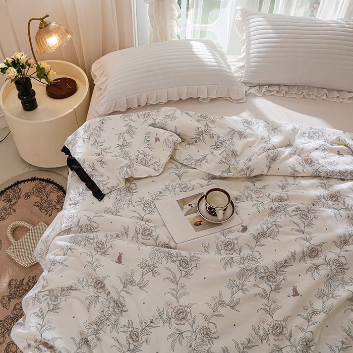 91家纺网 家纺一手货源 找家纺 薇玛仕 2025新款韩版宽边水洗棉大豆夏被赫本风亲肤柔软夏季薄被子 赫本-花下兔