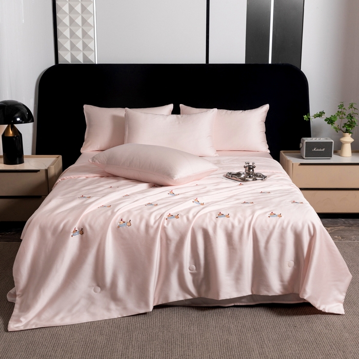 91家纺网 家纺一手货源 找家纺 梦镜家纺 2025新款A类水洗真丝夏被四件套-腊肠狗 腊肠狗粉色