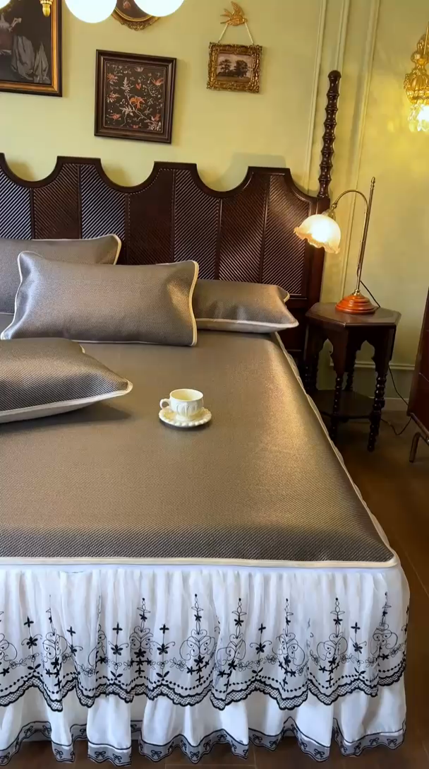 91家纺网 家纺一手货源 找家纺 网红馆（ck家纺） 2025新款可脱卸床裙款冰藤席-盛夏繁星 灰咖