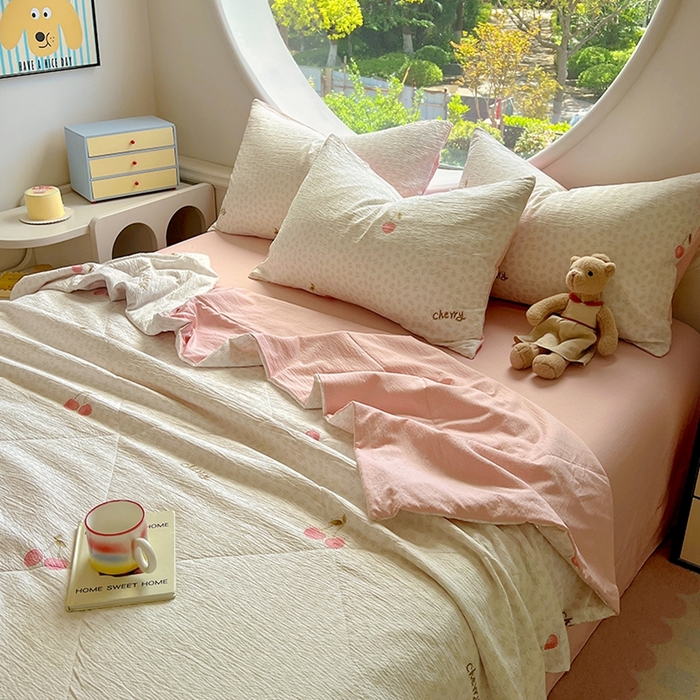 91家纺网 家纺一手货源 找家纺 金梦拉家纺 2025新款A类提花纱布双层纱夏被四件套 夏被-樱桃