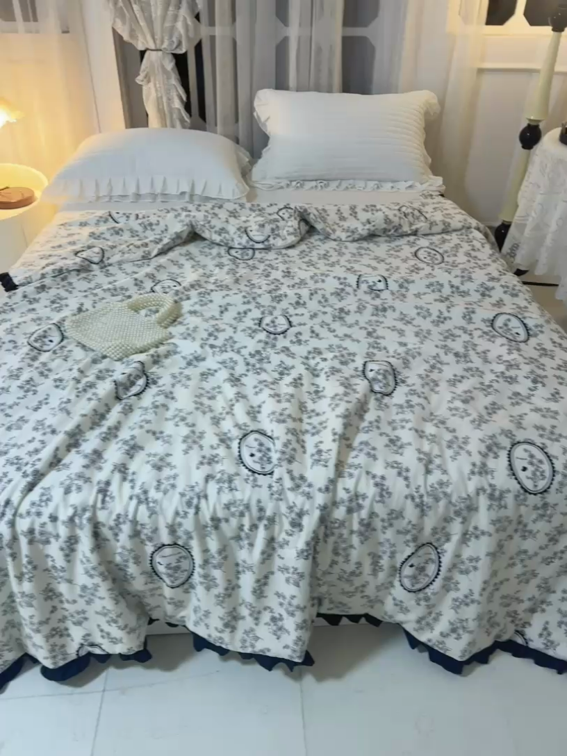 91家纺网 家纺一手货源 找家纺 薇玛仕 2025新款韩版宽边水洗棉大豆夏被赫本风亲肤柔软夏季薄被子 赫本-镜中花