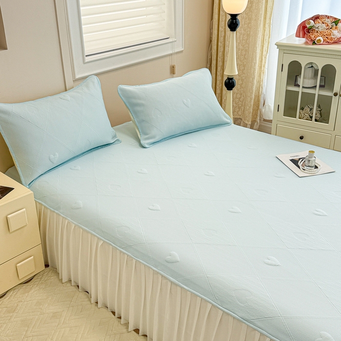 91家纺网 家纺一手货源 找家纺 布卢姆床垫 2025新款A类PE乙纶冰豆豆凉席床裙款 菱格爱心