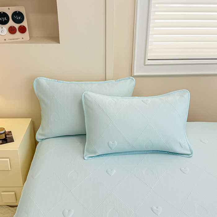 91家纺网 家纺一手货源 找家纺 布卢姆床垫 2025新款A类PE乙纶冰豆豆凉席床裙款 菱格爱心