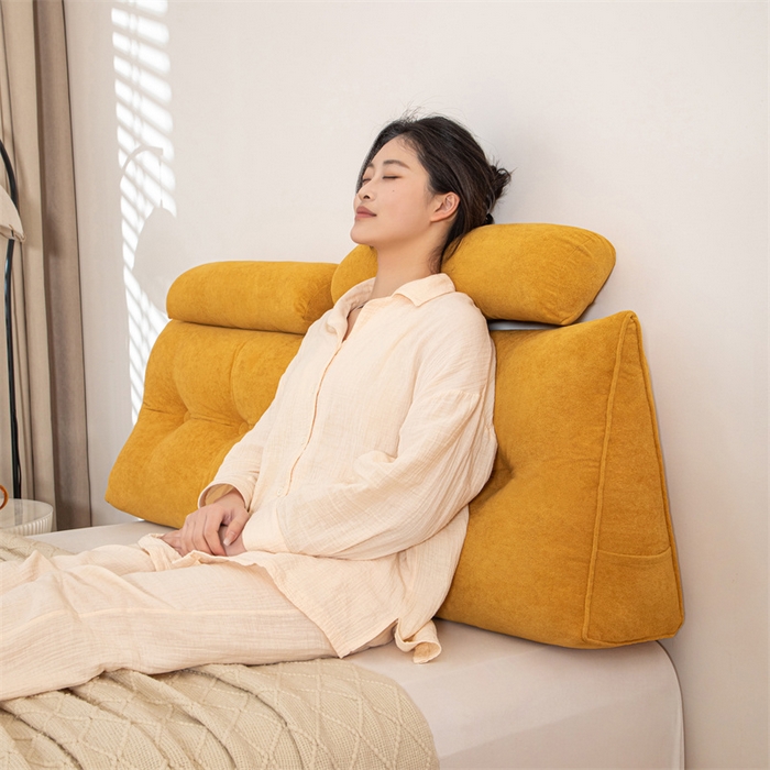 91家纺网 家纺一手货源 找家纺 沐沐家纺 2026新款小羊绒三角靠背带头枕 姜黄色