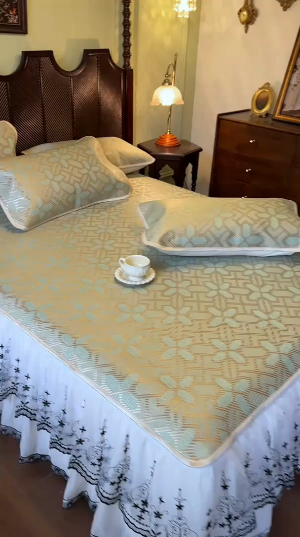 91家纺网 家纺一手货源 找家纺 网红馆（ck家纺） 2025新款可脱卸床裙款冰藤席-盛夏繁星 艾绿