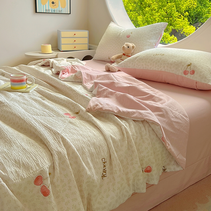 91家纺网 家纺一手货源 找家纺 金梦拉家纺 2025新款A类提花纱布双层纱夏被四件套 夏被-樱桃