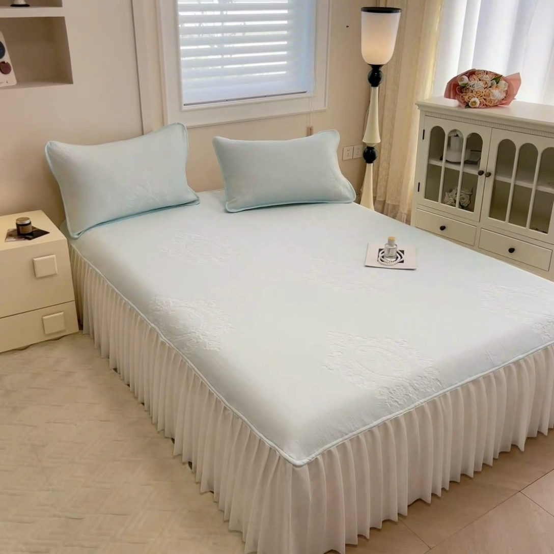 91家纺网 家纺一手货源 找家纺 布卢姆床垫 2025新款A类PE乙纶冰豆豆凉席床裙款 蝴蝶花镜 蓝