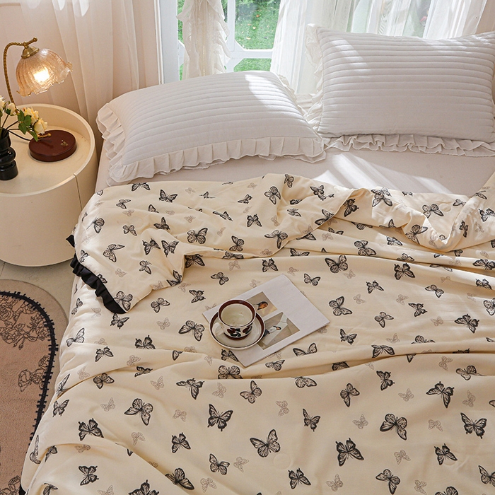 91家纺网 家纺一手货源 找家纺 薇玛仕 2025新款韩版宽边水洗棉大豆夏被赫本风亲肤柔软夏季薄被子 赫本-蝴蝶