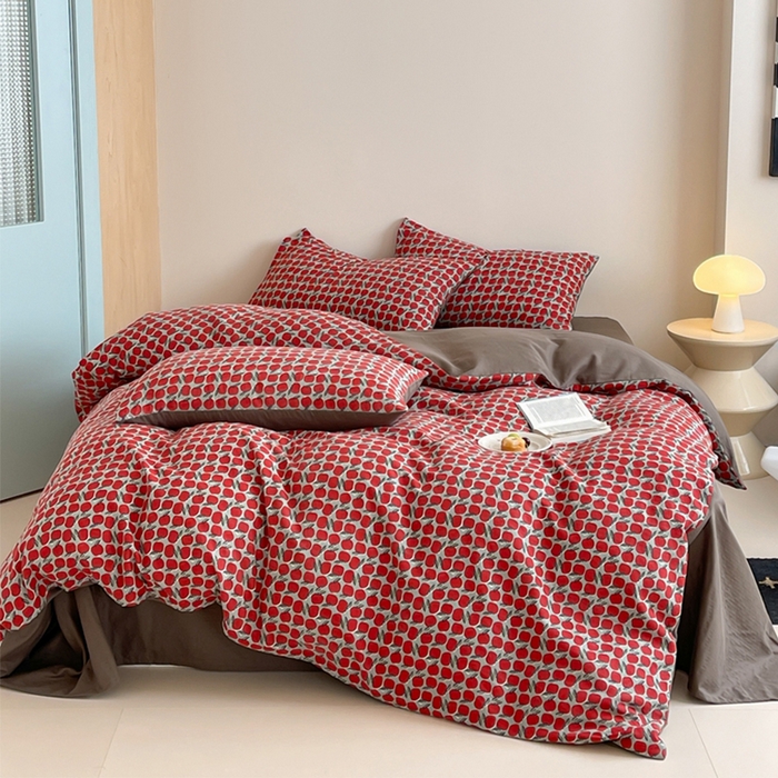 91家纺网 家纺一手货源 找家纺 萝莉家纺 2025新款全棉复古美式风水洗双层纱印花四件套 红苹果