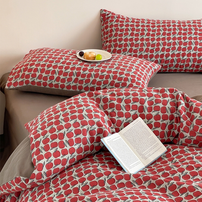 91家纺网 家纺一手货源 找家纺 萝莉家纺 2025新款全棉复古美式风水洗双层纱印花四件套 红苹果