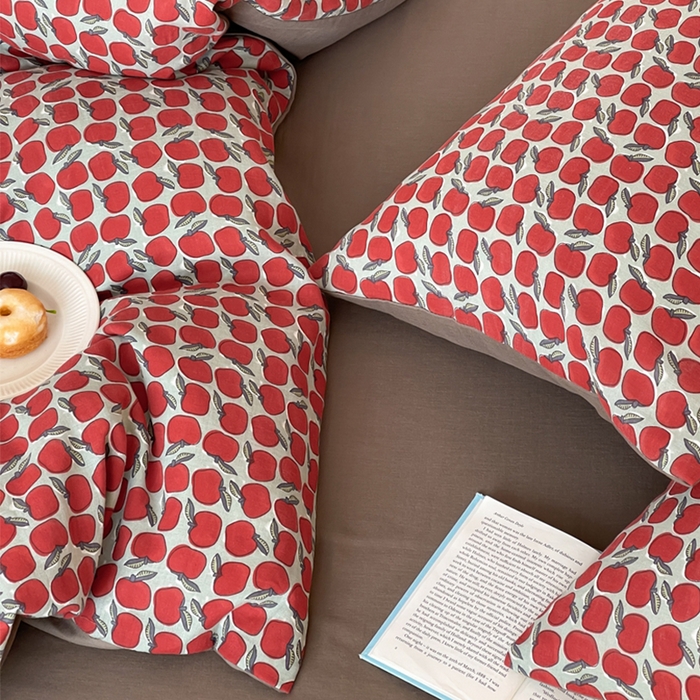 91家纺网 家纺一手货源 找家纺 萝莉家纺 2025新款全棉复古美式风水洗双层纱印花四件套 红苹果