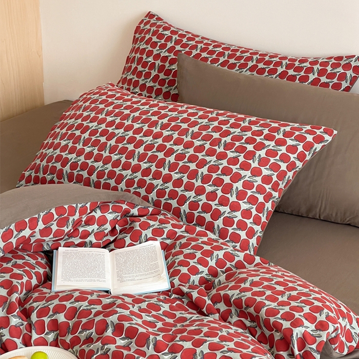 91家纺网 家纺一手货源 找家纺 萝莉家纺 2025新款全棉复古美式风水洗双层纱印花四件套 红苹果