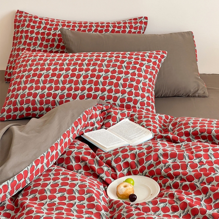 91家纺网 家纺一手货源 找家纺 萝莉家纺 2025新款全棉复古美式风水洗双层纱印花四件套 红苹果