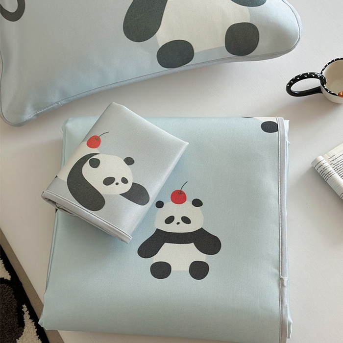 91家纺网 家纺一手货源 找家纺 萝莉家纺 2025新款升级900D加厚数码印花斜纹冰丝床席款凉席三件套 苹果熊猫蓝