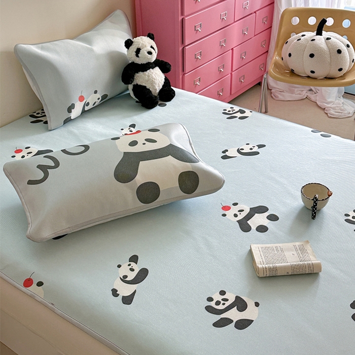 91家纺网 家纺一手货源 找家纺 萝莉家纺 2025新款升级900D加厚数码印花斜纹冰丝床席款凉席三件套 苹果熊猫蓝