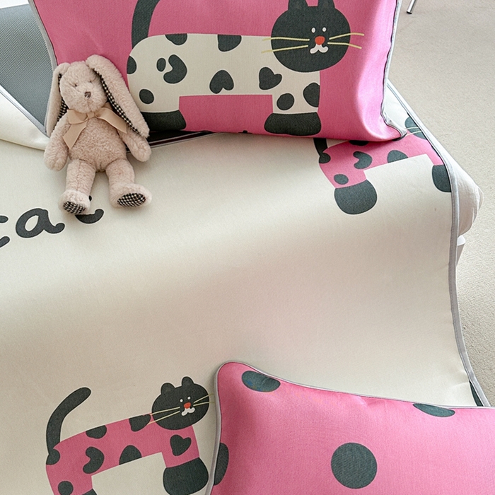 91家纺网 家纺一手货源 找家纺 萝莉家纺 2025新款升级900D加厚数码印花斜纹冰丝床席款凉席三件套 酷酷的猫