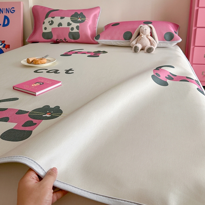 91家纺网 家纺一手货源 找家纺 萝莉家纺 2025新款升级900D加厚数码印花斜纹冰丝床席款凉席三件套 酷酷的猫