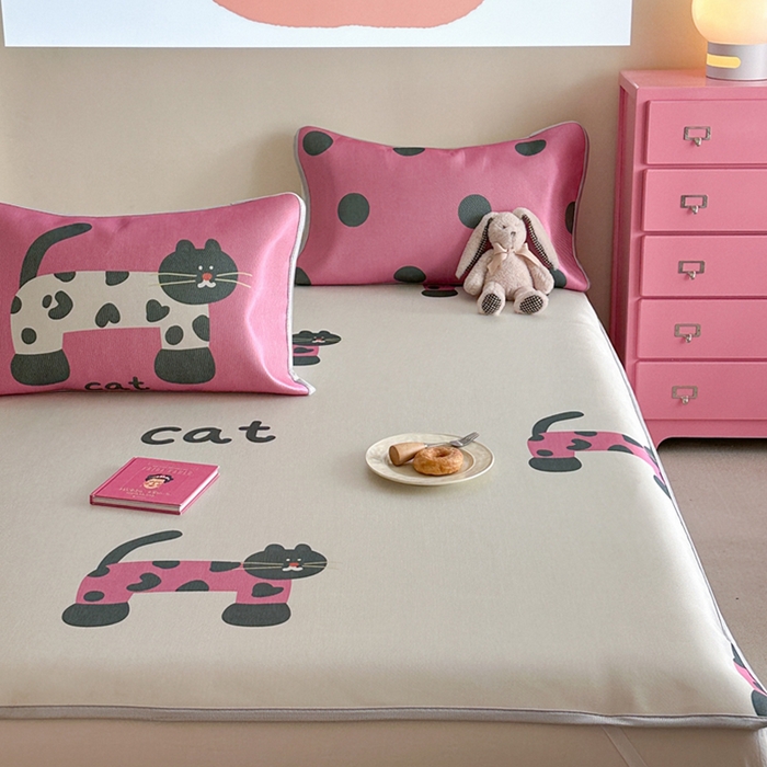 91家纺网 家纺一手货源 找家纺 萝莉家纺 2025新款升级900D加厚数码印花斜纹冰丝床席款凉席三件套 酷酷的猫