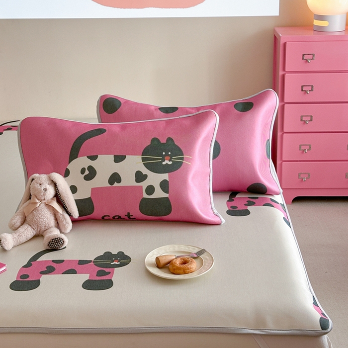 91家纺网 家纺一手货源 找家纺 萝莉家纺 2025新款升级900D加厚数码印花斜纹冰丝床席款凉席三件套 酷酷的猫