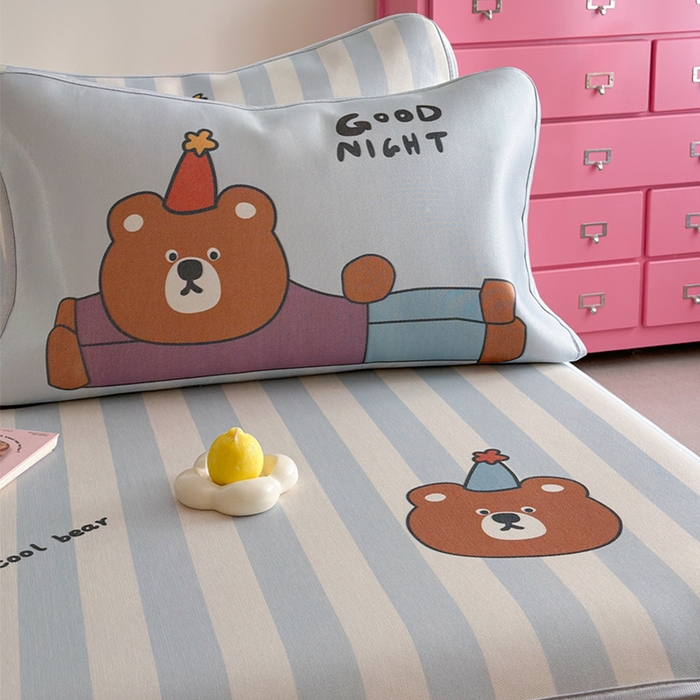 91家纺网 家纺一手货源 找家纺 萝莉家纺 2025新款升级900D加厚数码印花斜纹冰丝床席款凉席三件套 酷酷的熊